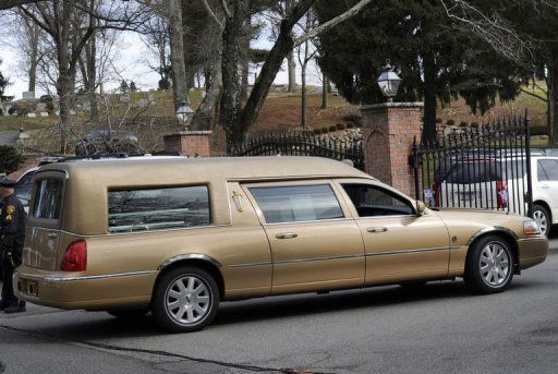 La dépouille de Whitney Houston est arrivée au cimetière de Westfield