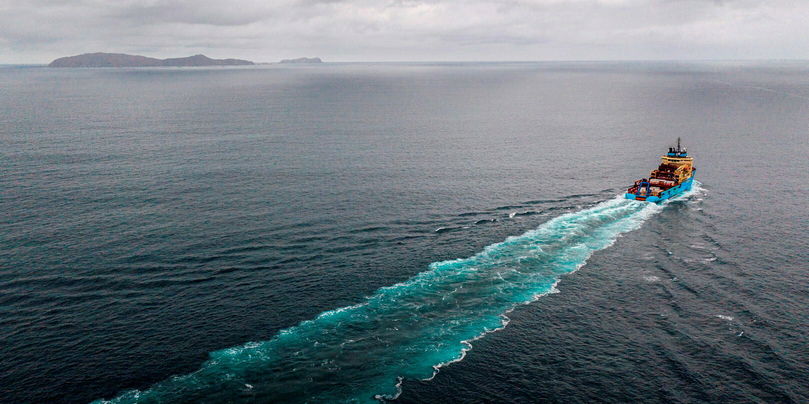 Depuis des années, The Metals Company effectue des tests dans la zone de Clarion-Clipperton (océan Pacifique), et a déjà collecté 3 000 tonnes de nodules polymétalliques. Ci-dessus, un de ses navires.