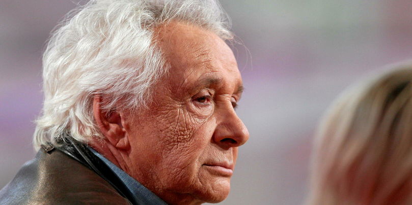 Le chanteur Michel Sardou, le 16 septembre 2015, sur le plateau de « Vivement dimanche ».
